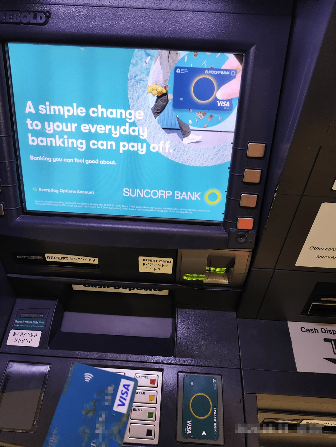 用国内借记卡在澳洲ATM机取现，手续费低。